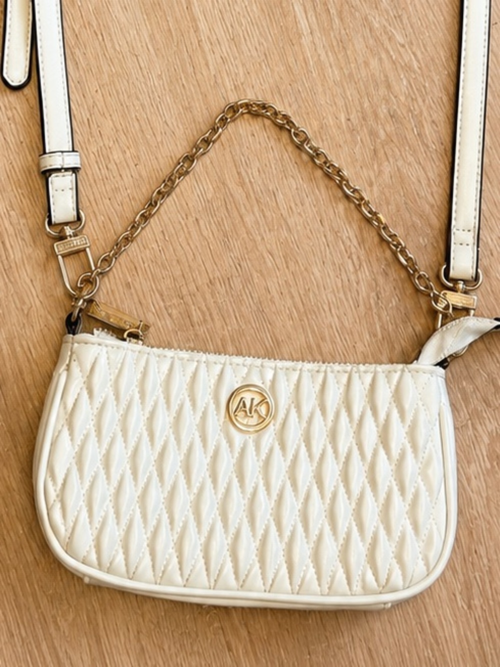 AK Anne Klein White Quilted Convertible Crossbody Shoulder Bag Gold Chain - Picture 2 of 4